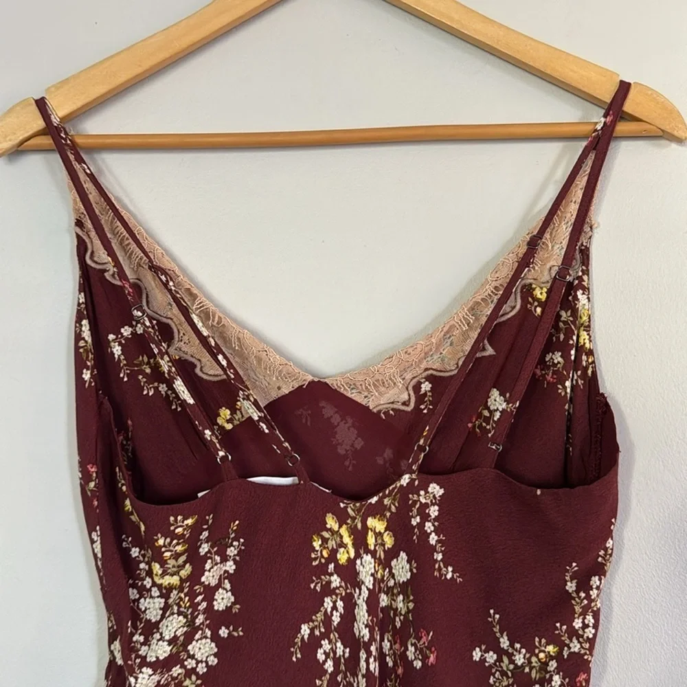 ASTR The Label Red Floral Slip Dress Size xs Lace V-Neck Grunge Whimsigoth - Picture 6 of 7